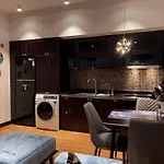 High-Ser Apt W Greenview, Projector And 2Br Incenter - So Warmly And Spacious